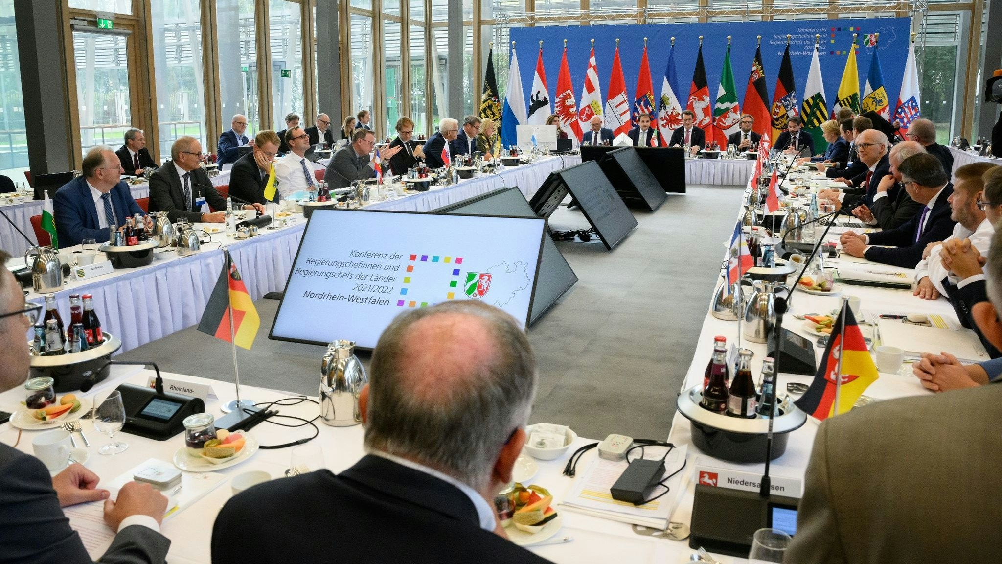 Die Regierungschefs der Länder treffen sich zur Ministerpräsidentenkonferenz (MPK) in der NRW-Landesvertretung. Foto: dpa/von Jutrczenka