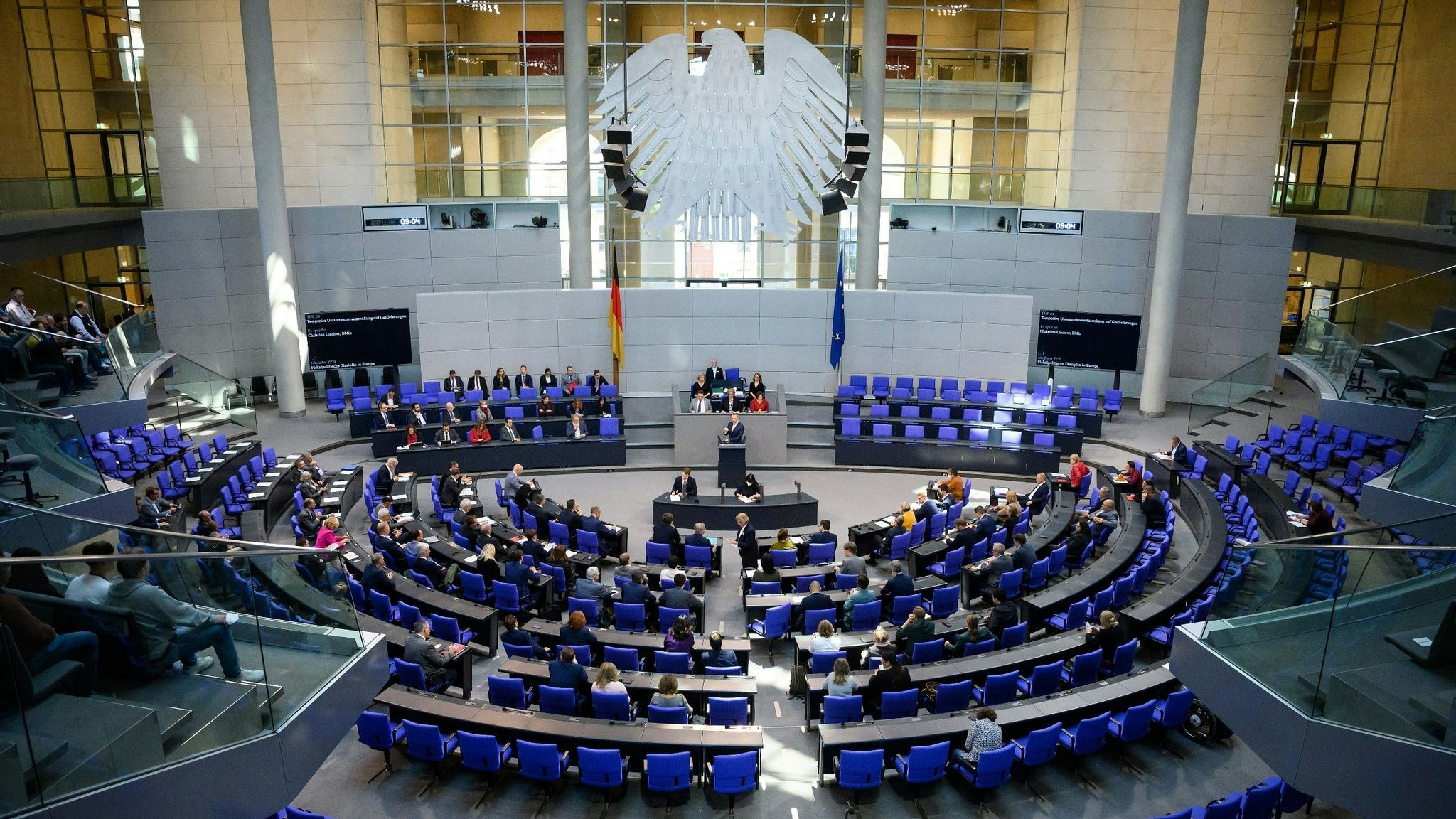 Der Deutsche Bundestag hat die Senkung der Mehrwertsteuer auf Erdgas und Fernwärme beschlossen. Foto: dpa/von Jutrczenka