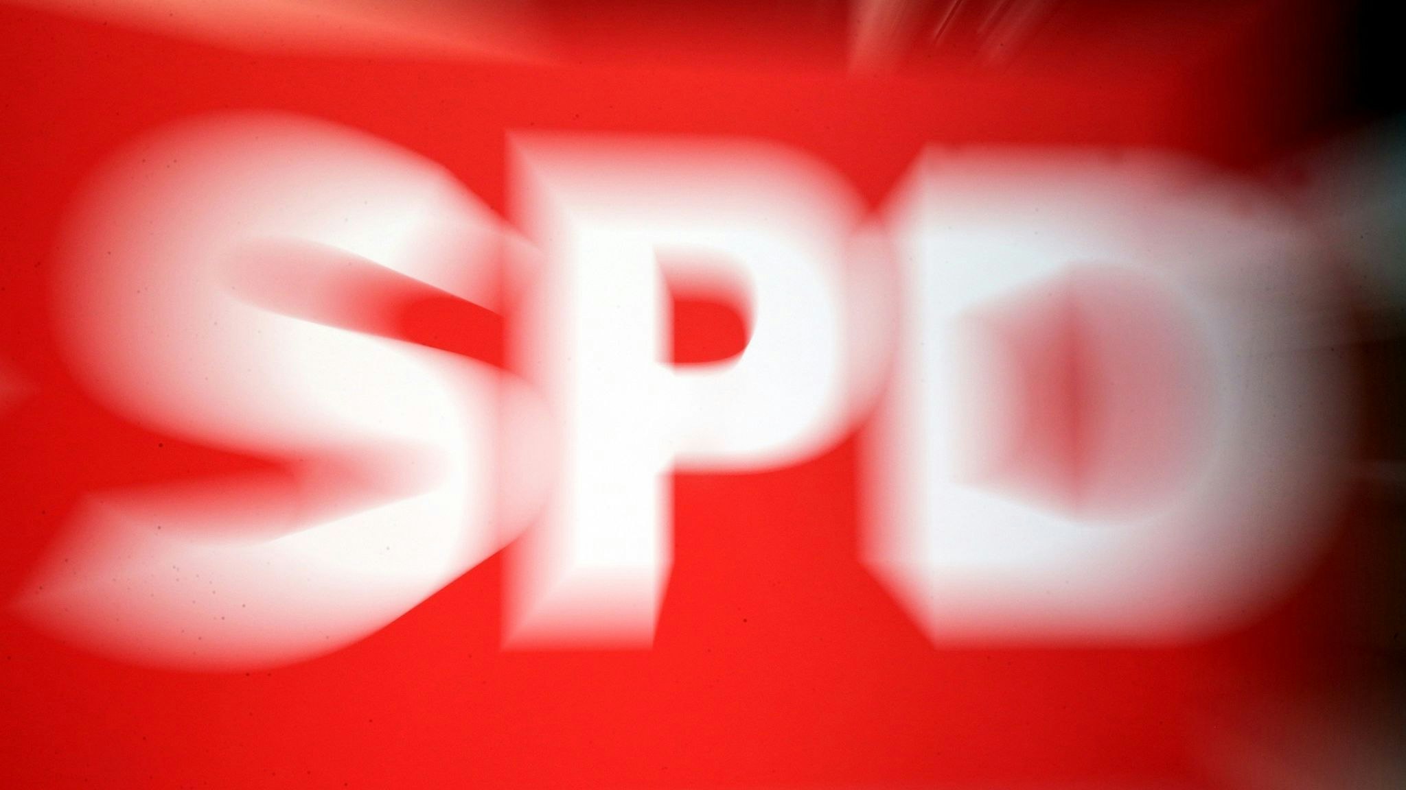 Das Logo der SPD in der Parteizentrale in Berlin. Foto: dpa/Kumm