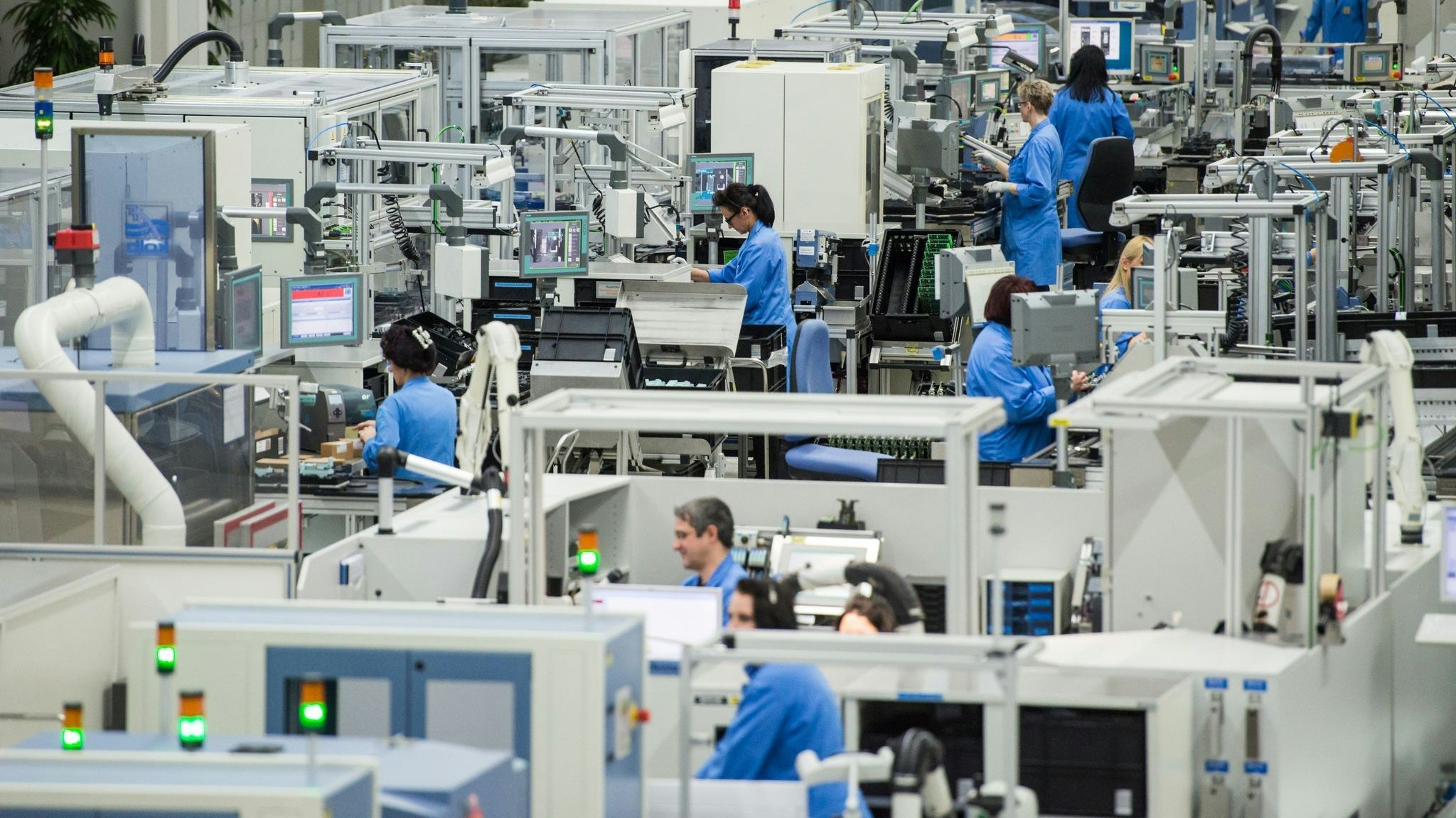Produktion in einem Betrieb für Maschinen- und Anlagentechnik von Siemens. Foto: dpa