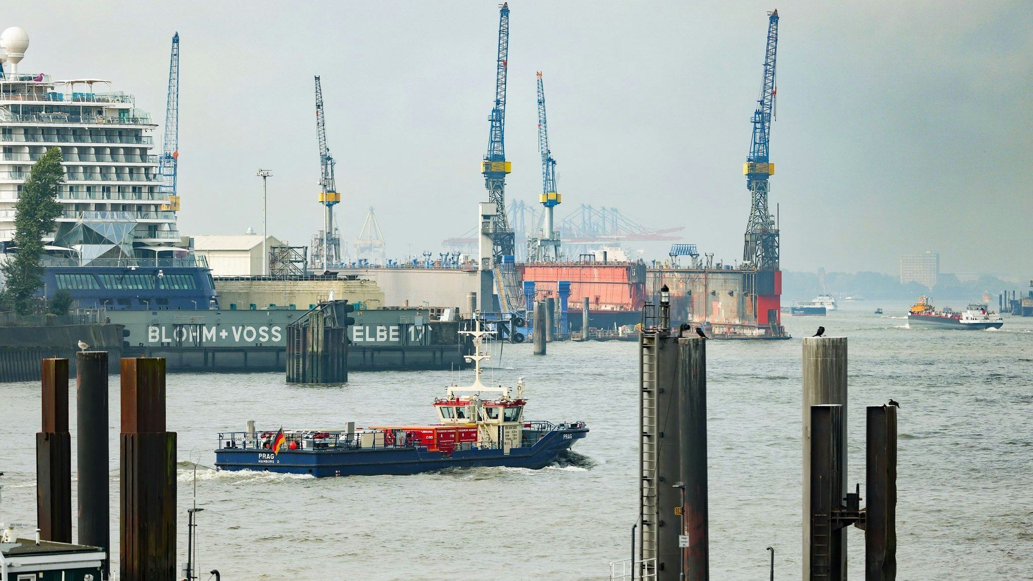 Soll jetzt doch eine kleinere Rolle bei Energie-Importen spielen: der Hamburger Hafen. Foto: dpa/Perrey