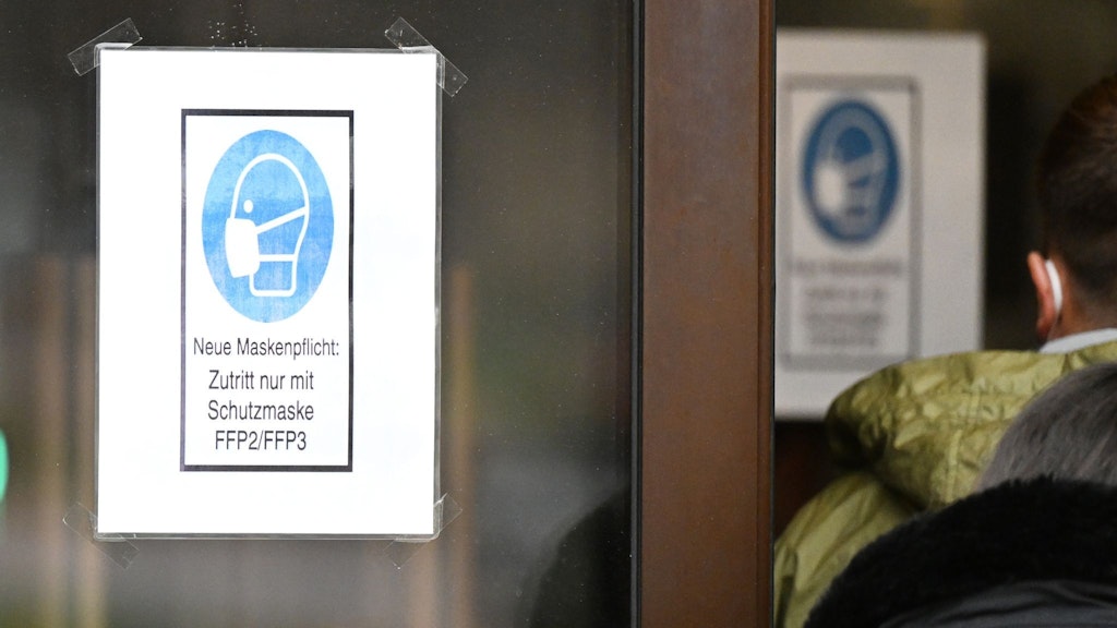 Krankenhäuser fordern Maskenpflicht in Innenräumen