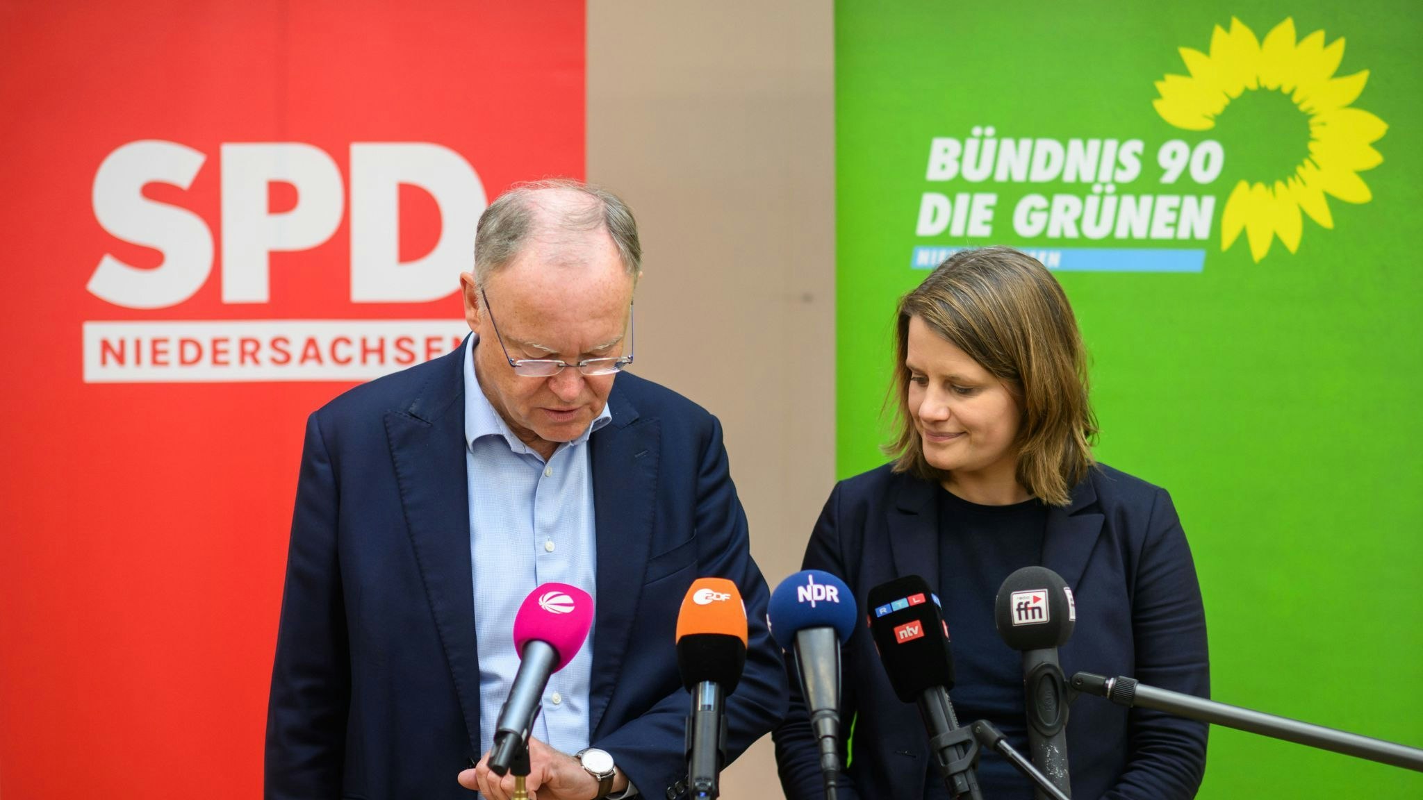 Stephan Weil (SPD) und Julia Willie Hamburg (Bündnis 90/Die Grünen). Foto. dpa/Stratenschulte
