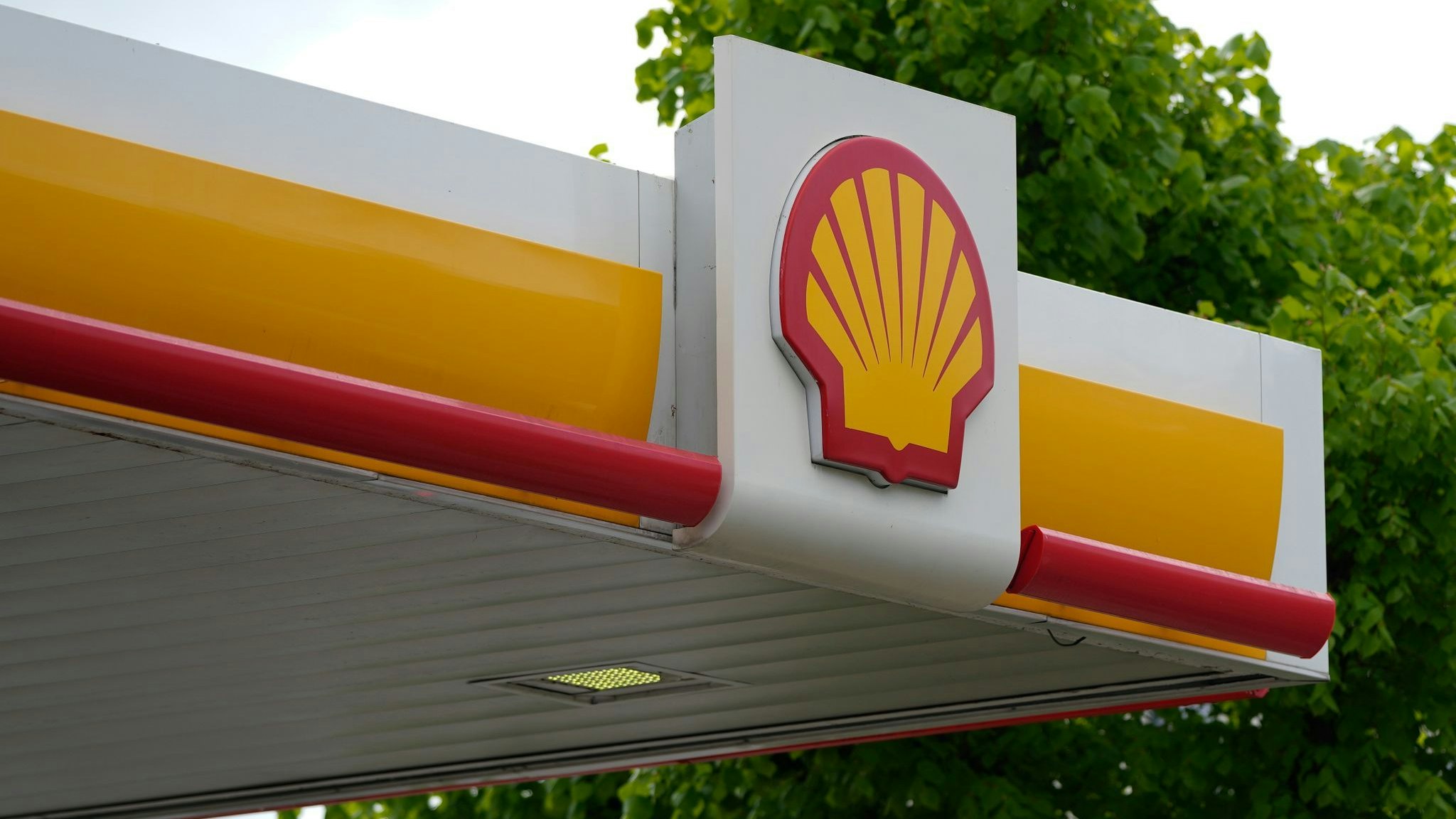 Der Ölkonzern Shell verdient dank der hohen Gas- und Ölpreise weiter glänzend, wenn auch nicht mehr auf dem jüngsten Rekordniveau. Foto: dpa/Grant