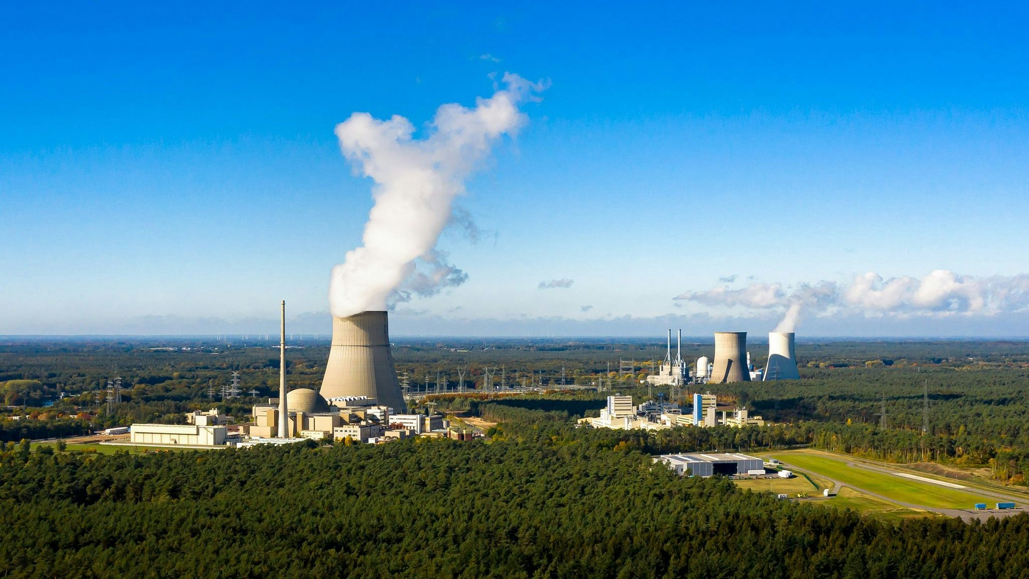 Das Kernkraftwerk Emsland. Foto: dpa/Schuldt