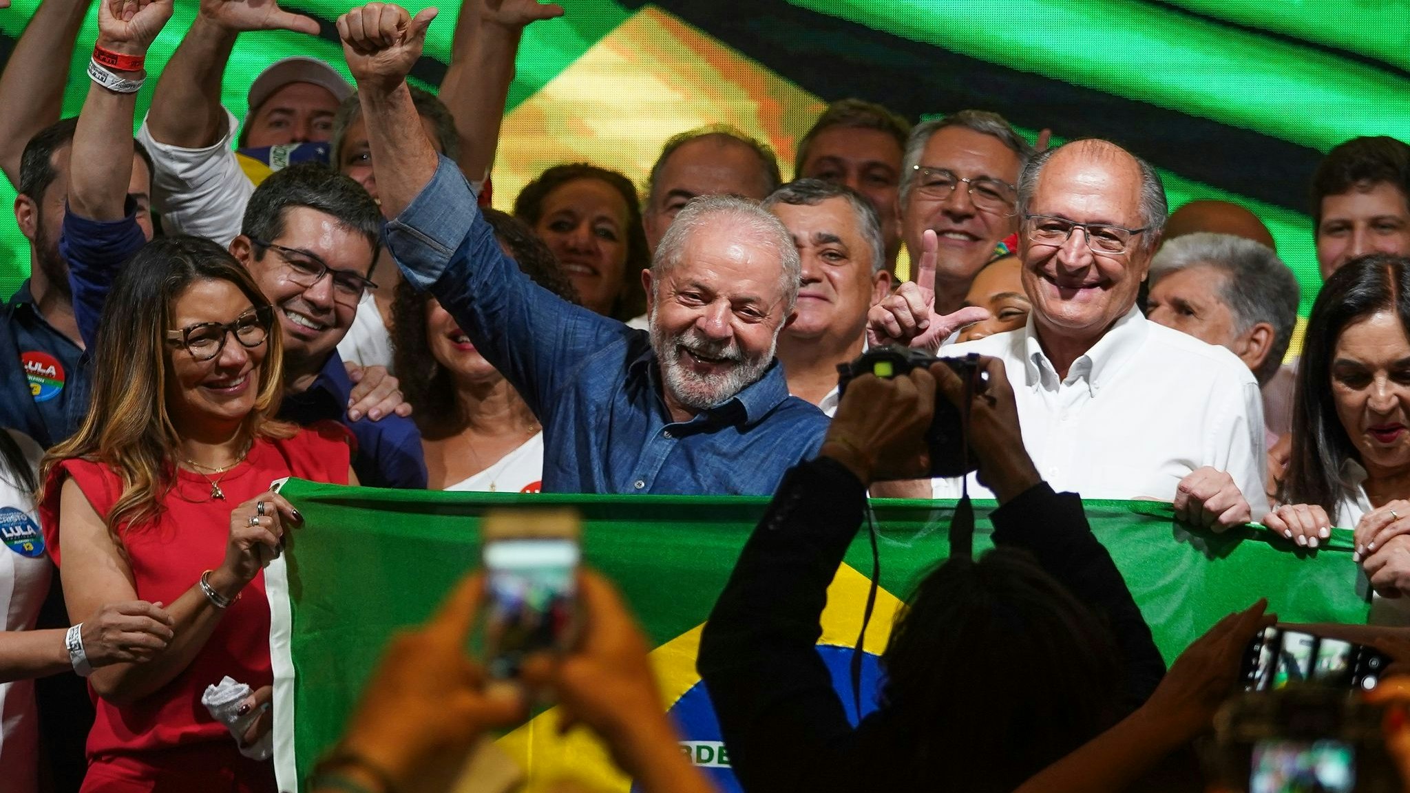 Luiz Inácio Lula da Silva hält in São Paulo seine erste Rede vor der Presse nach seinem Sieg. Foto: dpa/Zarbietti