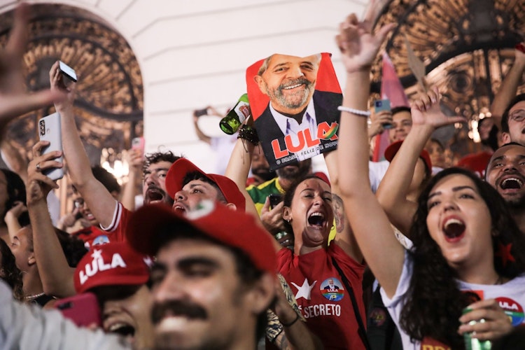 Anhänger von Lula jubeln über den Sieg ihres Kandidaten. Foto: dpa
