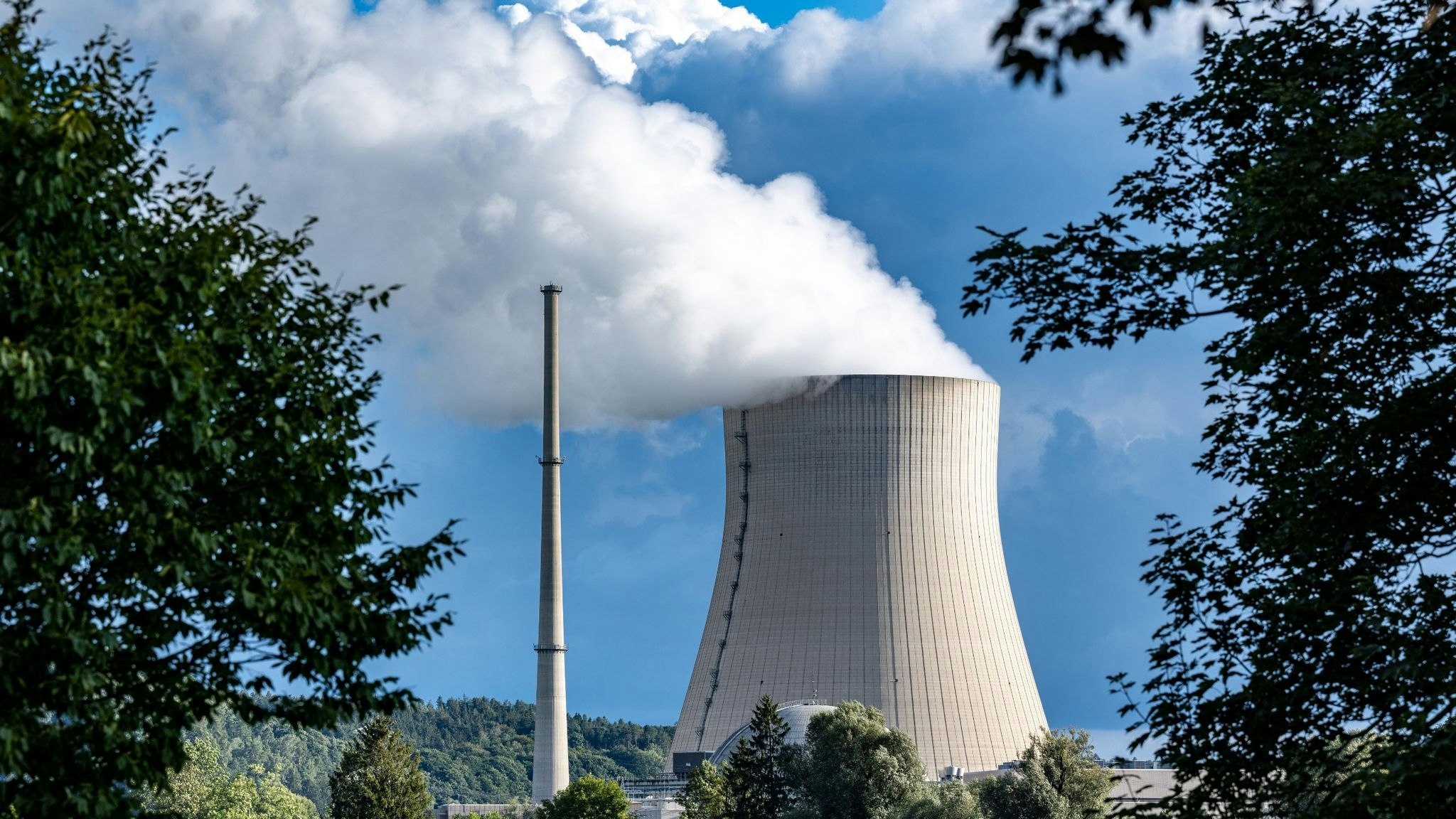 Die verbleibenden drei deutschen Atomkraftwerke sollen bis zum 15. April 2023 weiterlaufen. Foto: dpa/Weigel