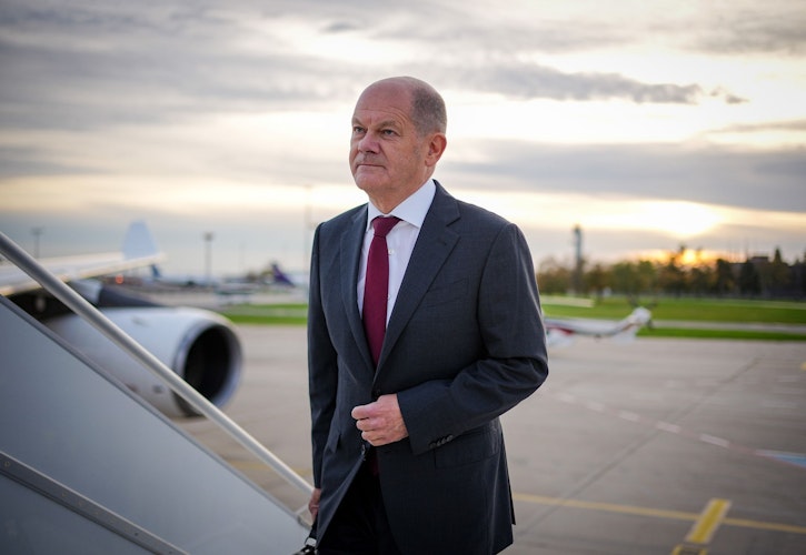 Abflug: Kanzler Olaf Scholz (SPD) auf dem Weg nach China. Foto: dpa
