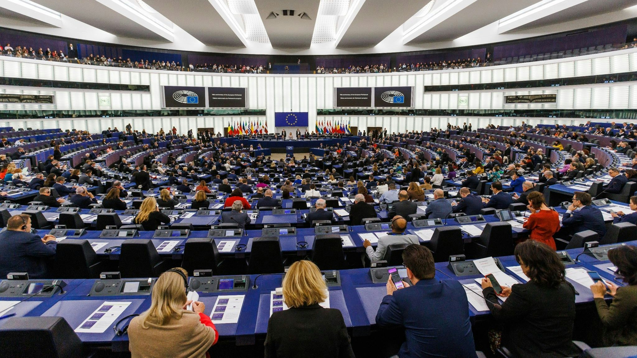 Das Europäische Parlament äußert scharfe Kritik am Fußball-Weltverband FIFA. Foto: dpa/von Ditfurth