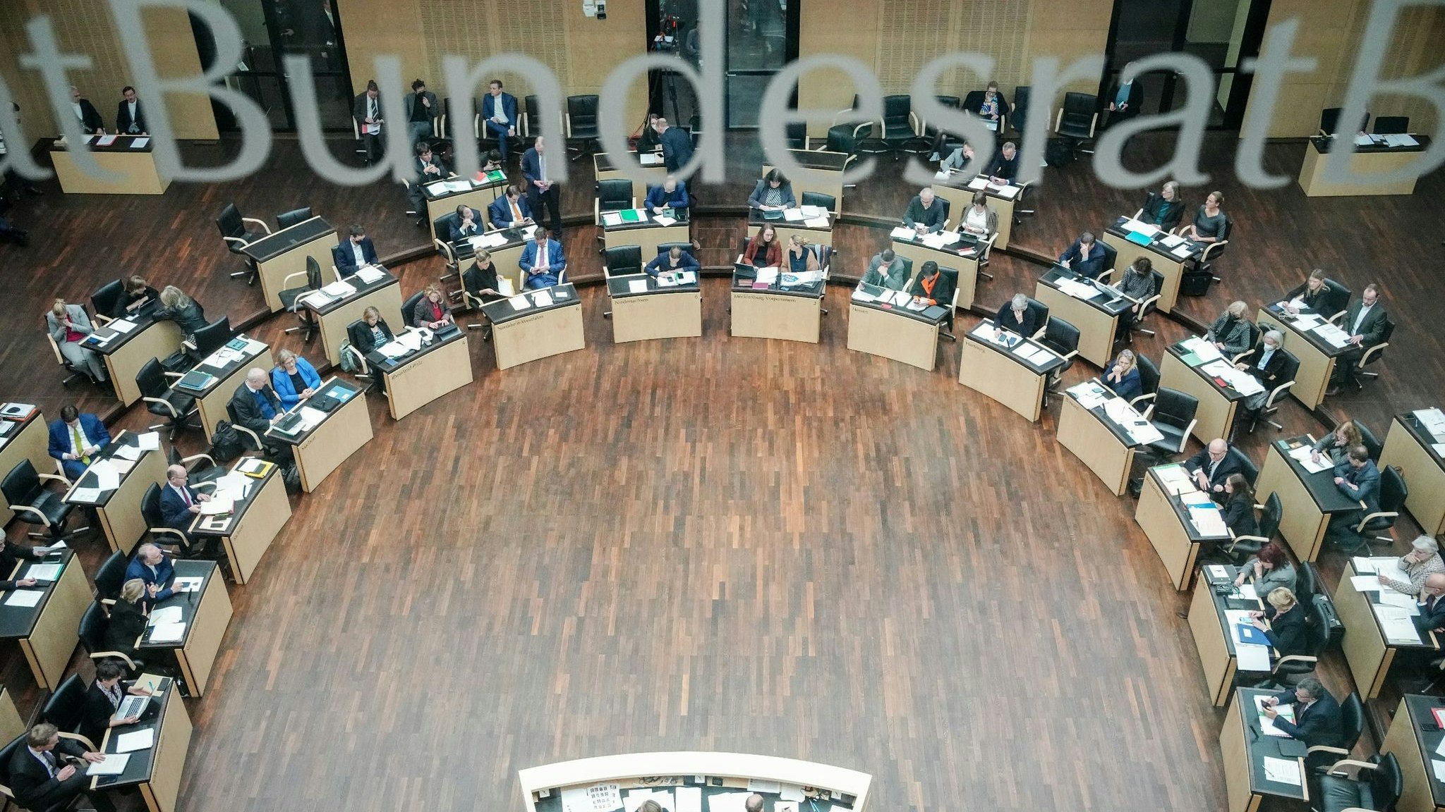 Die Ministerpräsidenten der Länder im Bundesrat während der Sitzung im Bundesrat. Foto: dpa/Nietfeld
