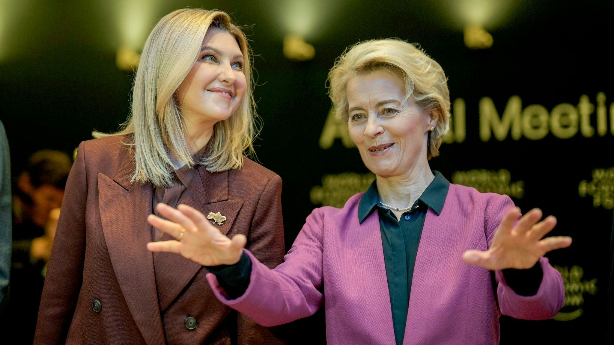 Die ukrainische First Lady, Olena Selenska (l.), und Ursula von der Leyen, Präsidentin der EU-Komission, in Davos. Foto: dpa/Schreiber