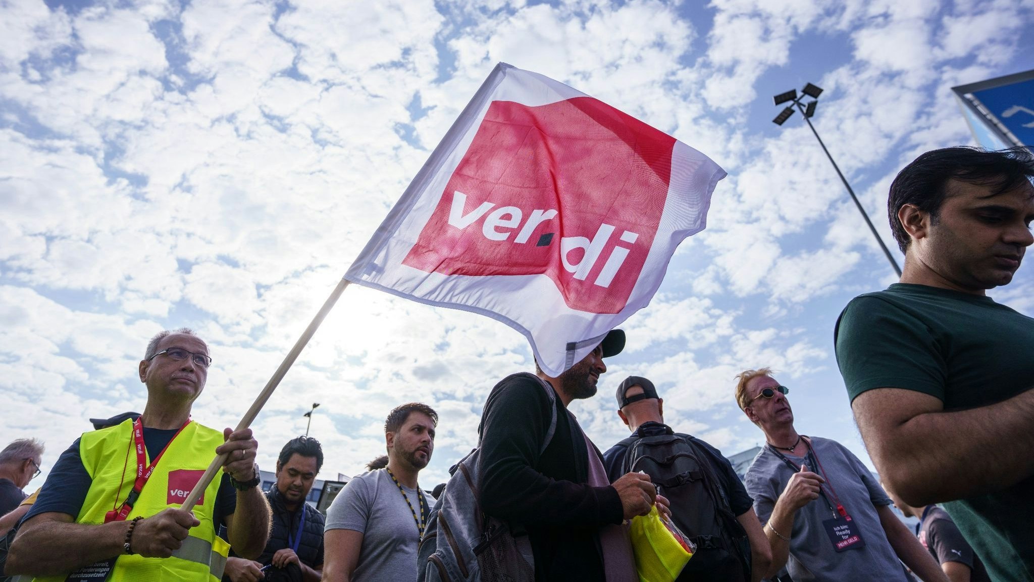 Die Gewerkschaft Verdi will mehrere Flughäfen in Deutschland am Freitag ganztägig lahmlegen. Foto: dpa/Rumpenhorst