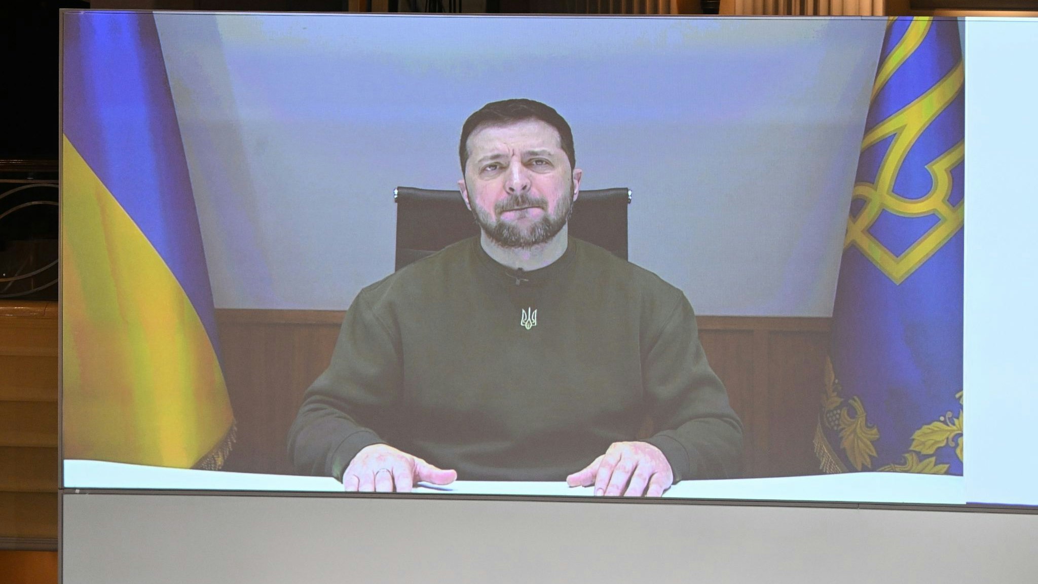Der ukrainische Präsident Wolodymyr Selenskyj eröffnet die Münchner Sicherheitskonferenz per Videoschalte. Foto: dpa/Hörhager