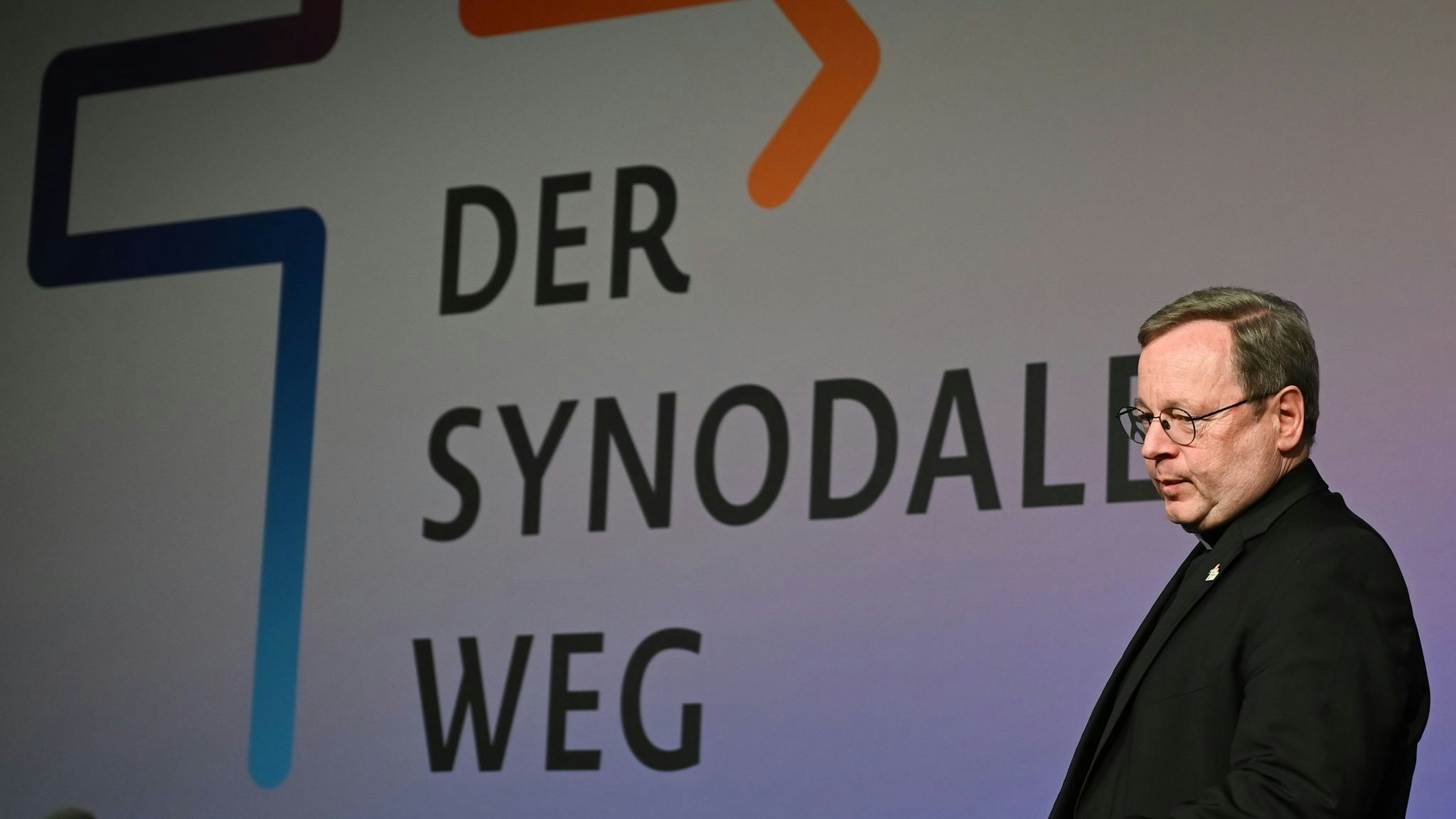 Der Vorsitzende der Deutschen Bischofskonferenz, Georg Bätzing, vor Beginn der Synodalversammlung in Frankfurt. Foto: dpa/Dedert