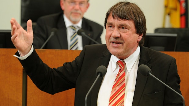 Früherer SPD-Landesvorsitzender ist gegen den Partei-Ausschluss Schröders