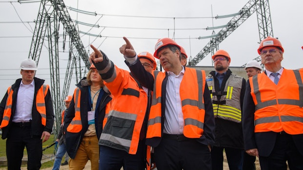 Habeck: Mehr Entschlossenheit und Tempo beim Stromnetzausbau