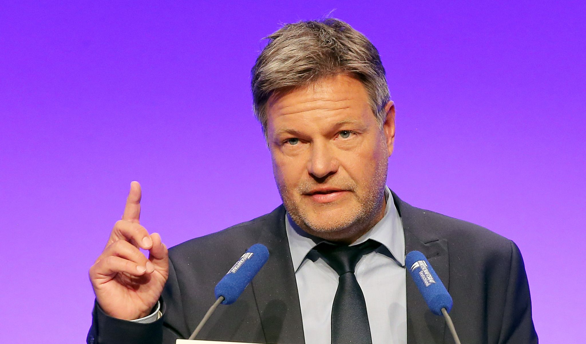 Robert Habeck (Bündnis 90/Die Grünen), Bundesminister für Wirtschaft und Klimaschutz, wirft der FDP "Wortbruch" vor. Foto: dpa/Kumm