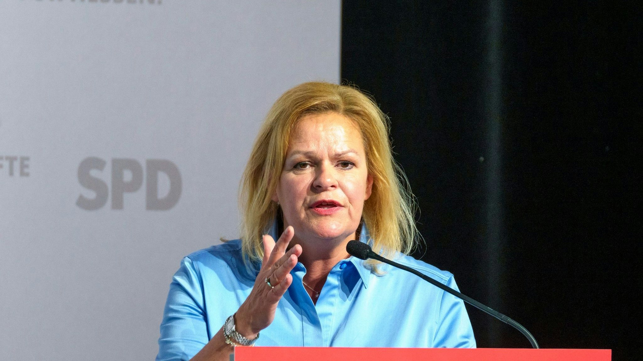 Bundesinnenministerin Nancy Faeser (SPD) will die Zahlen häuslicher Gewalt in das Lagebild einfließen lassen. Foto: dpa/Arnold