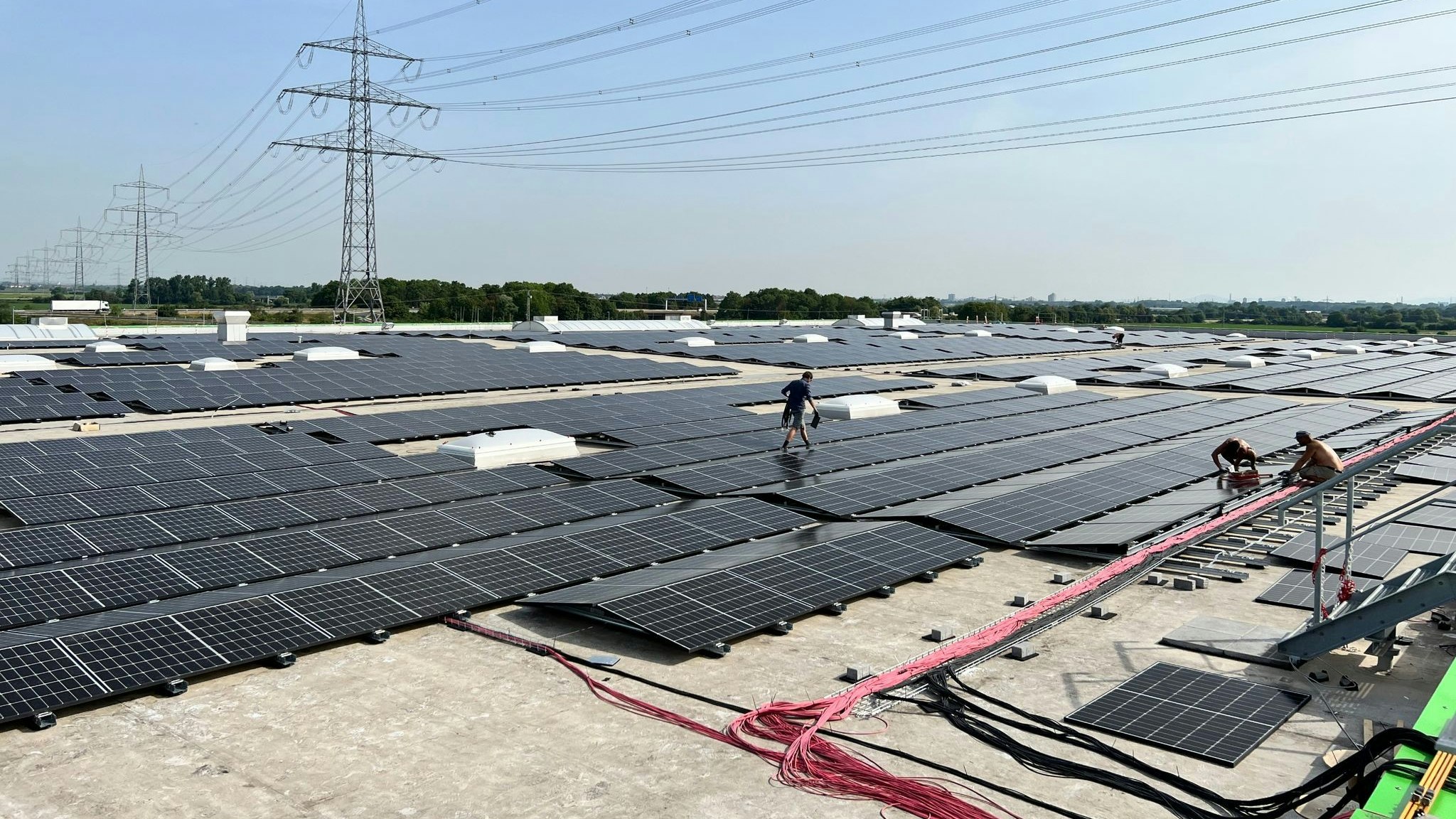 Eine Aufdach-Photovoltaik-Anlage. Foto: dpa/Pfalzmarkt eG