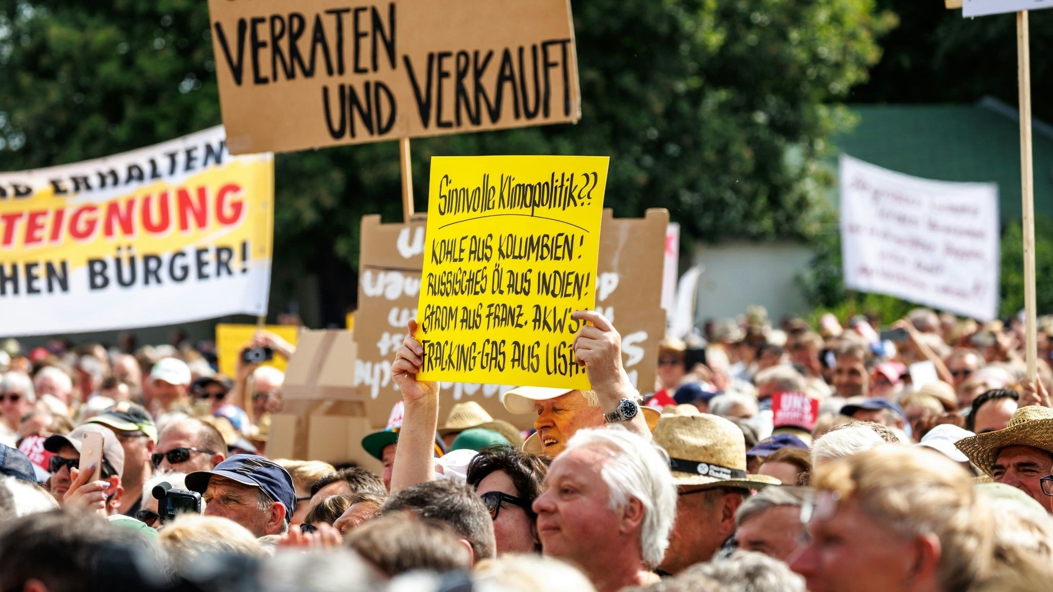 In Bayern protestieren Menschen im Juni 2023 gegen die Klimapolitik der Ampelregierung. Foto: dpa/Balk