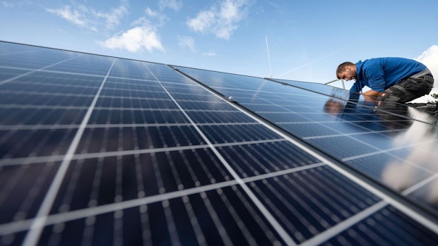 Die Solarbranche braucht hunderttausende Fachkräfte