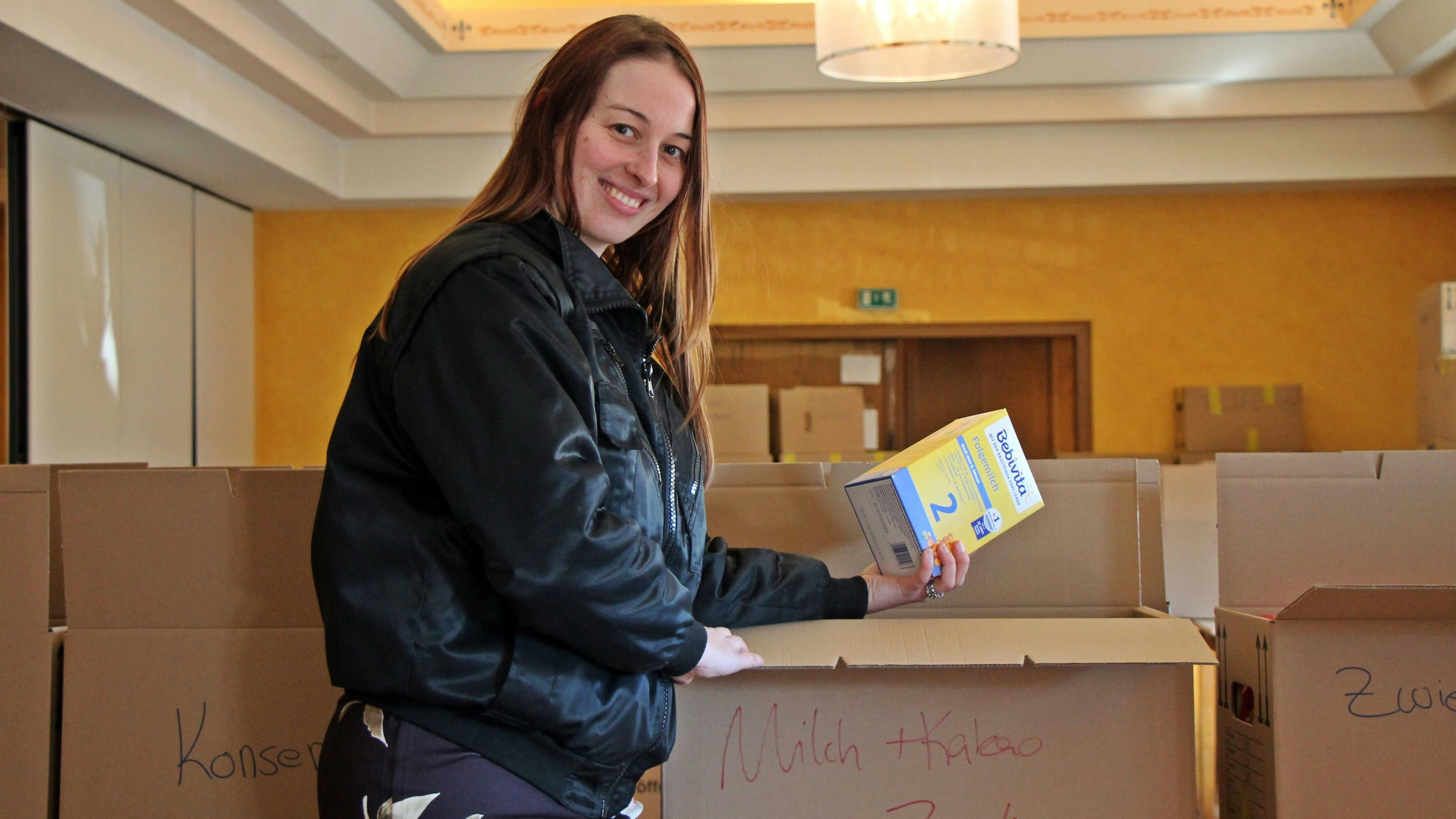 Lana Ebel sammelt für die Ukraine. Foto: Oevermann