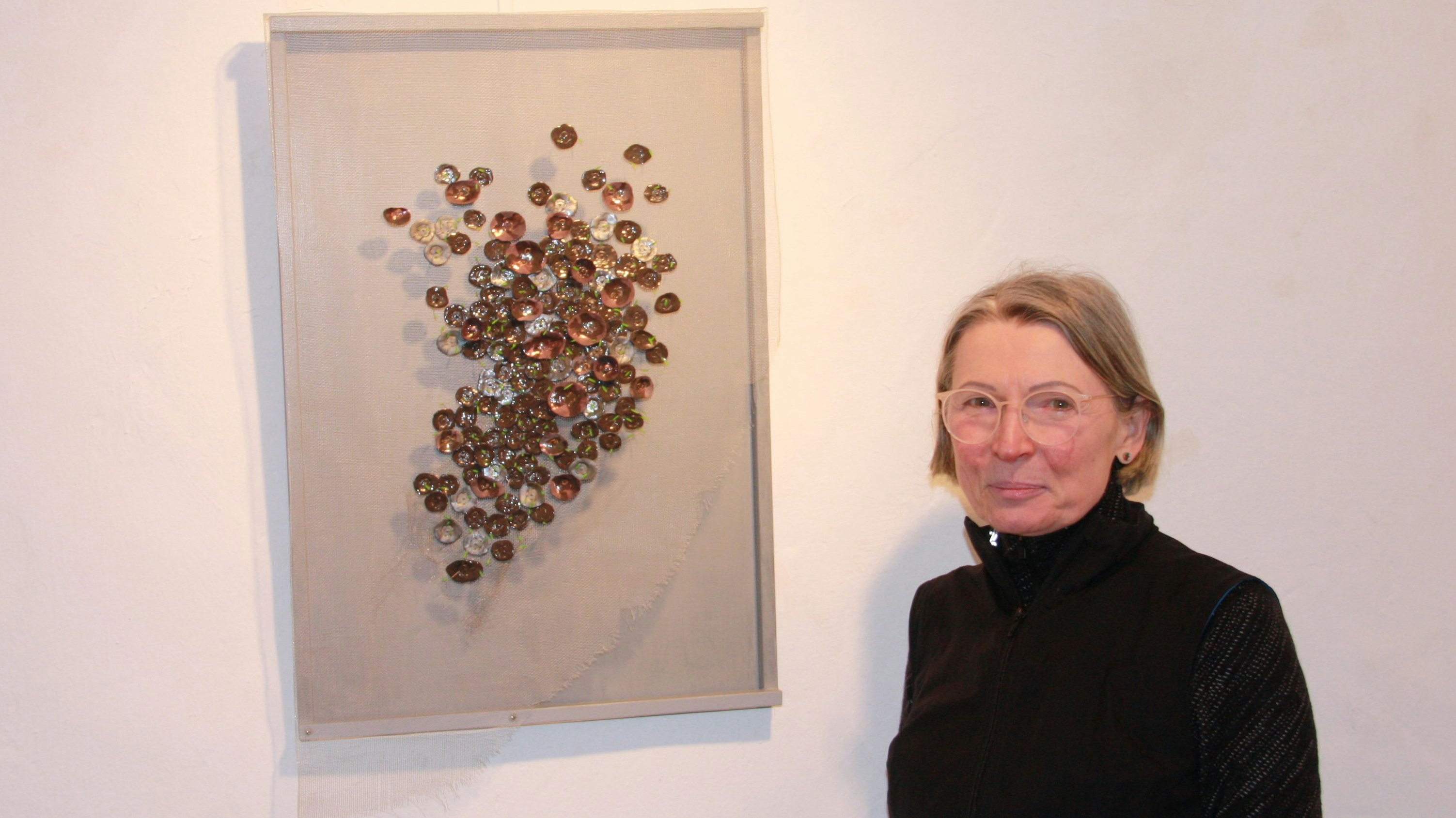 Stellt ihre Porzellan-Kunstwerke im Kaponier in Vechta aus: Dorota Albers.&nbsp; Foto: Thomes