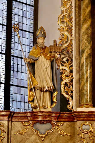 Kein blauer Nikolaus, sondern der erste Bischof von Münster: Der heilige Liudger. Foto: Dickerhoff