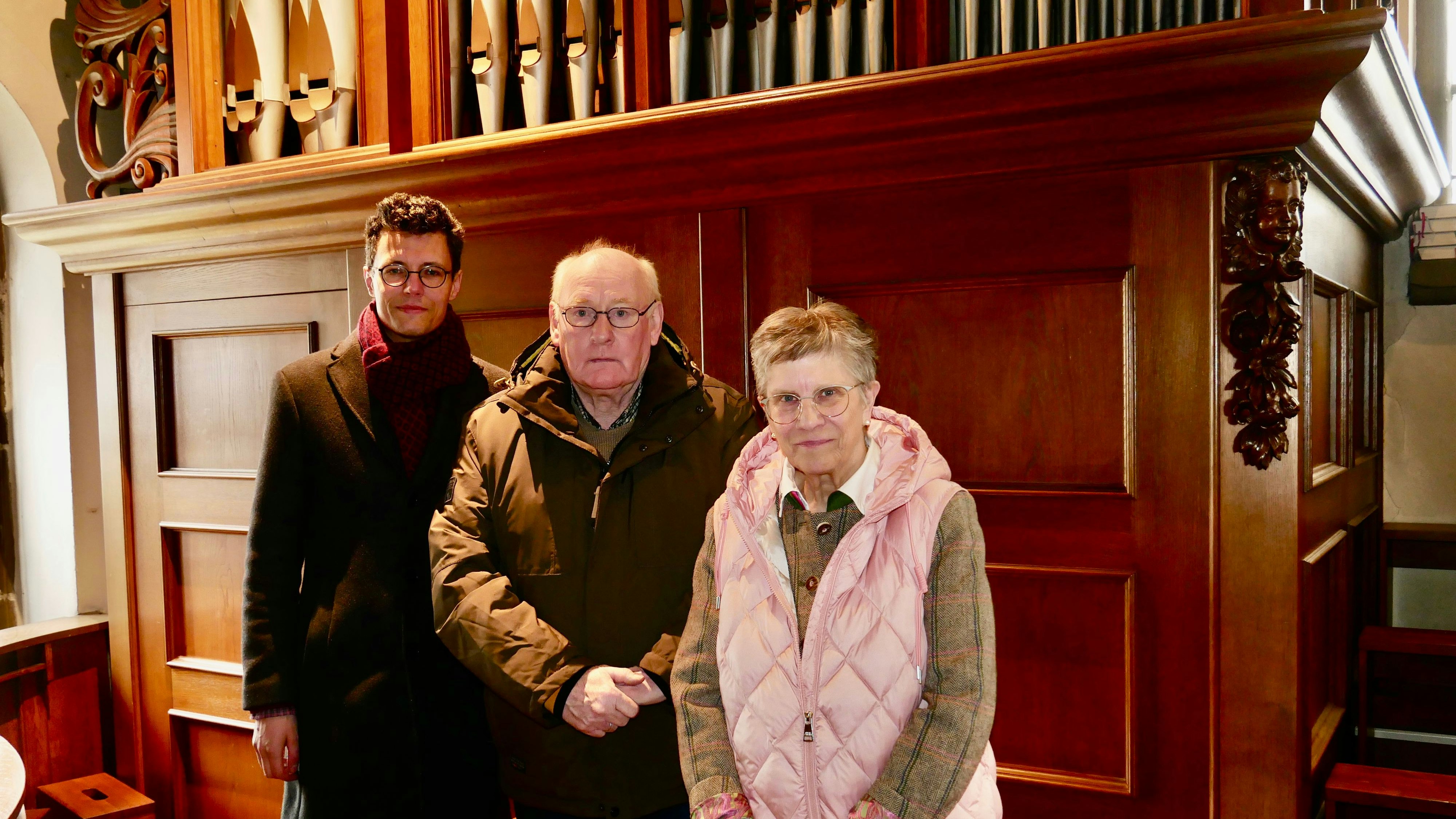 Wie die Orgelpfeifen: (v. l.) Christian Kienel, Josef Böhmer und Maria Zurwellen freuen sich über die große Unterstützung für die neue Orgel.&nbsp; Foto: Dickerhoff