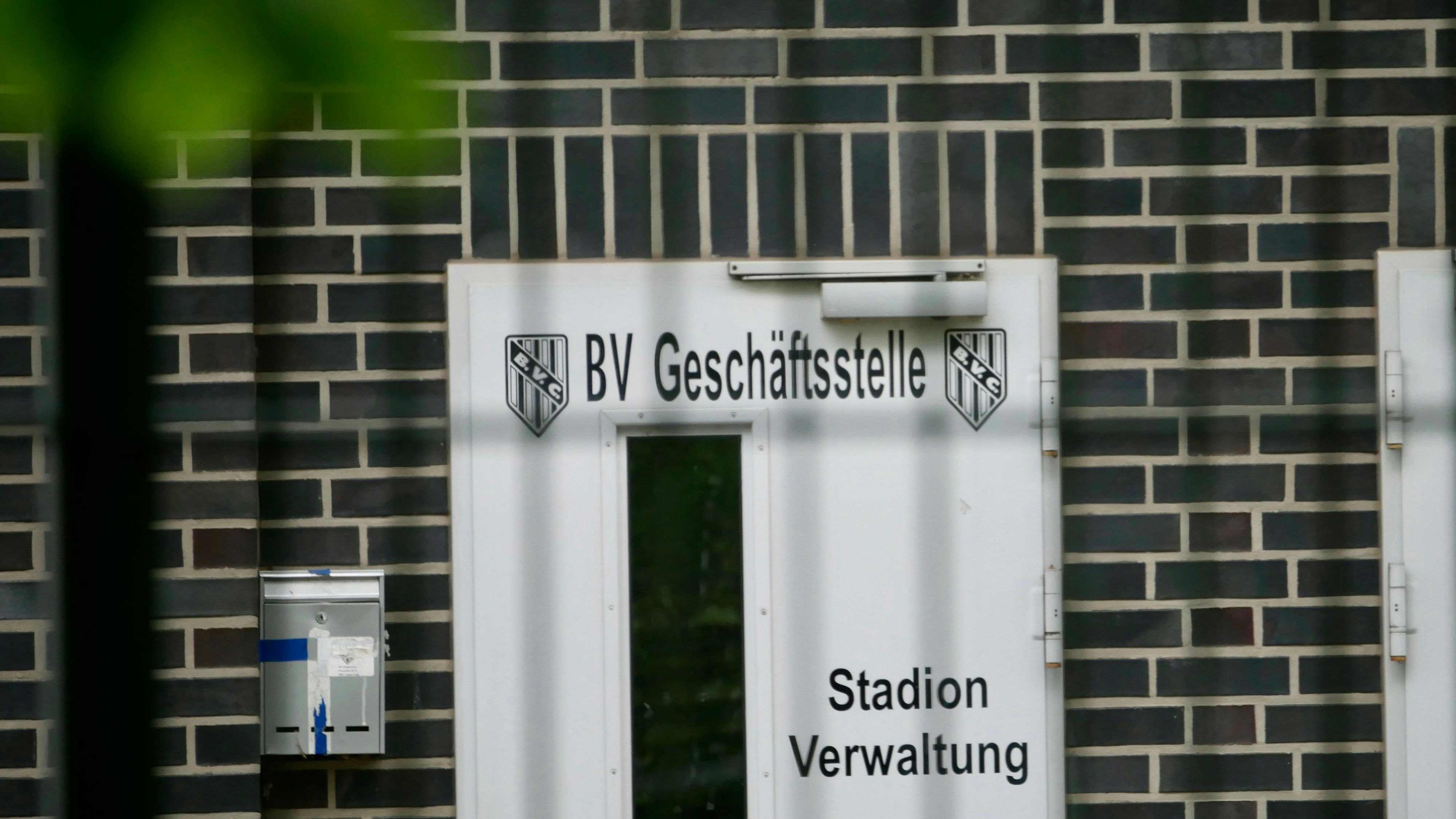 Nicht besonders geschäftig: Seit Beginn des Insolvenzverfahrens tut sich beim BV Cloppenburg nicht mehr viel. Foto: Dickerhoff