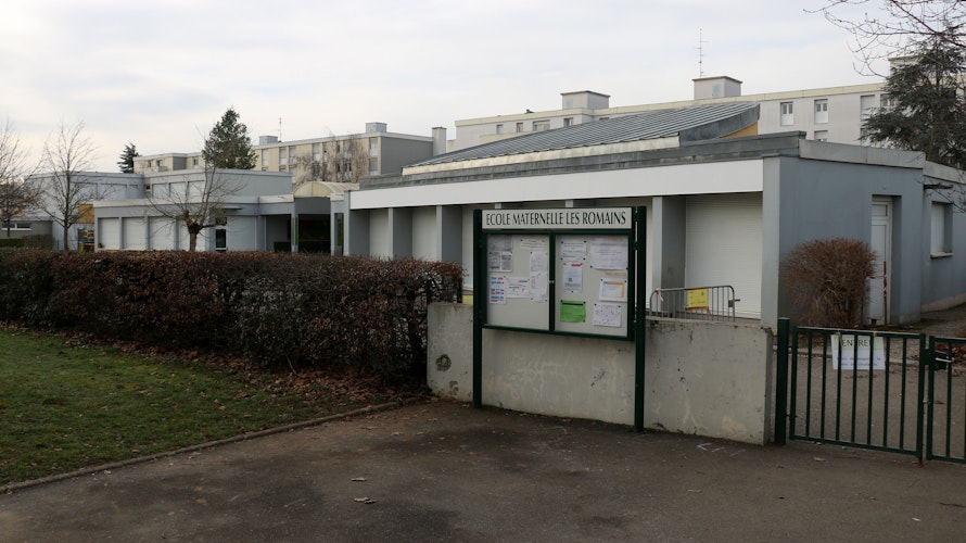 Grundschule und Kindergarten Les Romains in Rixheim sind derzeit geschlossen, nachdem dort die südafrikanische Mutante des Coronavirus nachgewiesen wurde. Foto: Steinke