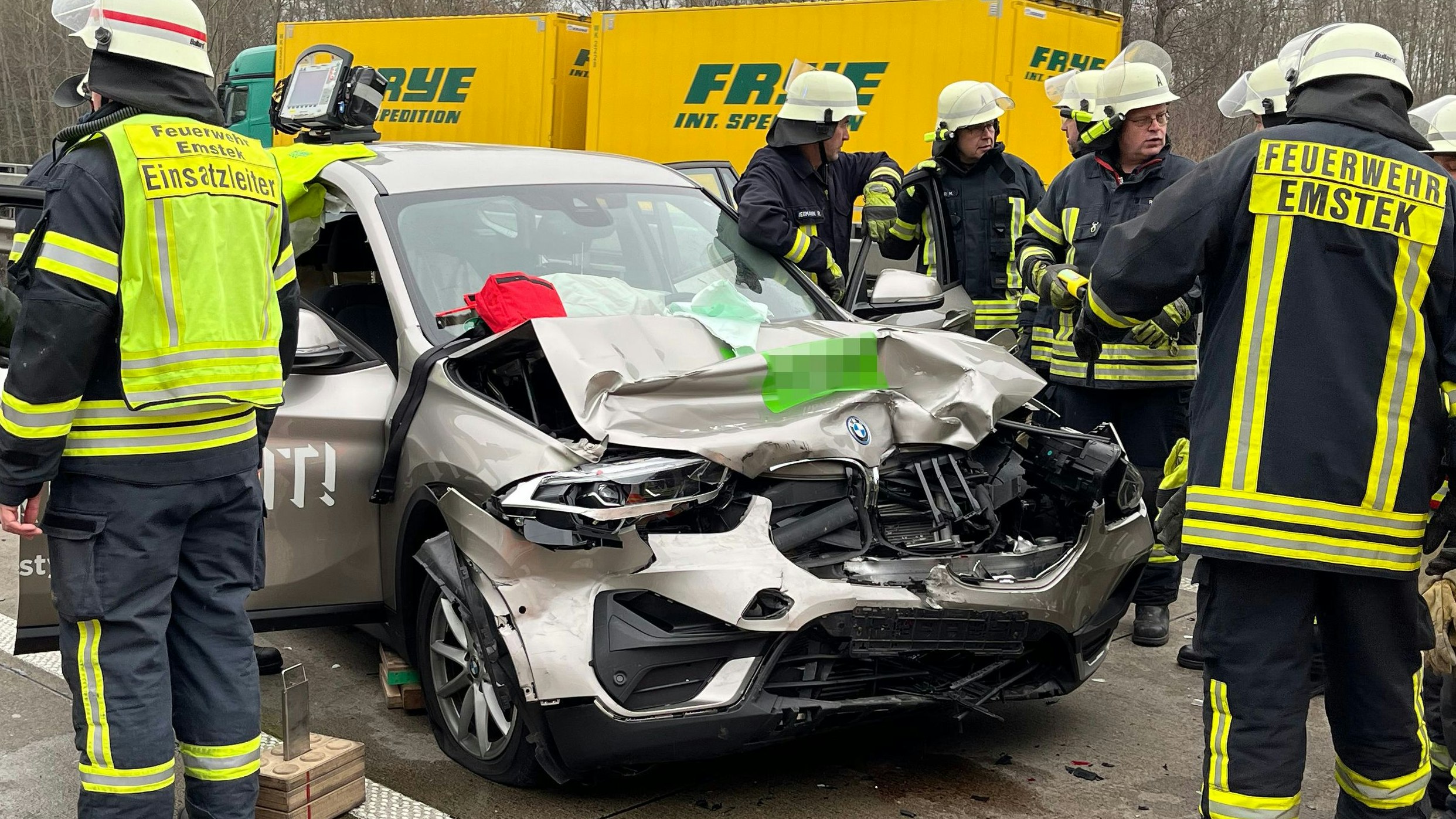 Nicht alltäglich: Unfälle mit Elektro-Autos sind bislang noch die Ausnahme für die Retter der Feuerwehren. Foto: Ellmann/Feuerwehr Emstek