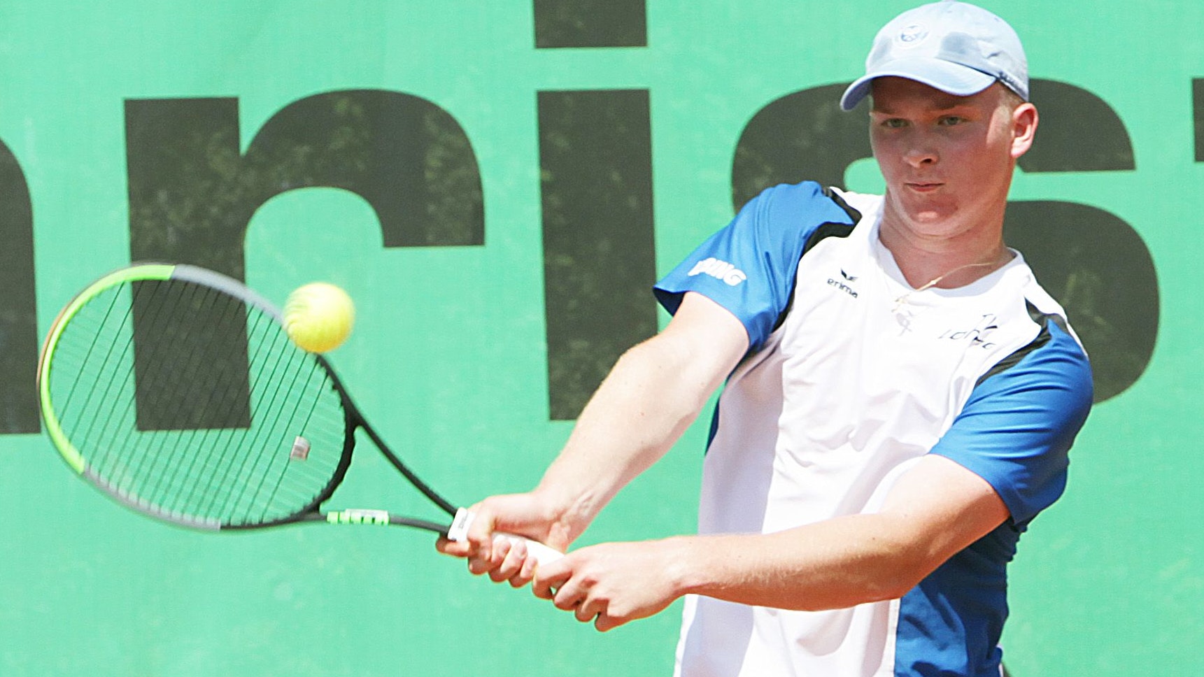 Im Einzel und im Doppel erfolgreich: Arkadiy Kharenko von den Lohner Tennis-Herren. Foto: Schikora