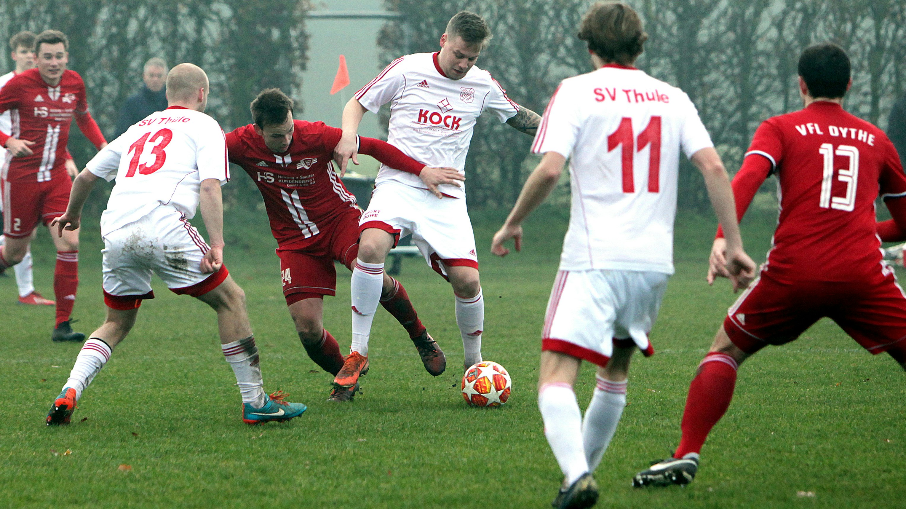 Wiedersehen in der Hinrunde: der VfL Oythe II und der SV Thüle. Foto: Schikora