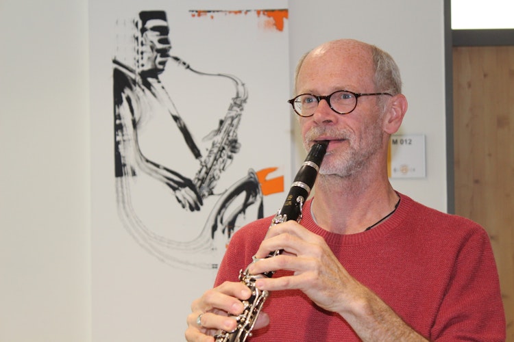 Rainer Wördemann spielt seit seinem fünften Lebensjahr ein Instrument und tritt mit unterschiedlichen Ensembles auf. Foto: Heinzel