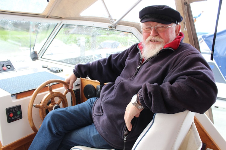 Neben der MS Spitzhörn steuert Egon Buß gerne sein Sportboot Gabriele ins Barßeler Tief. Foto: Heinzel