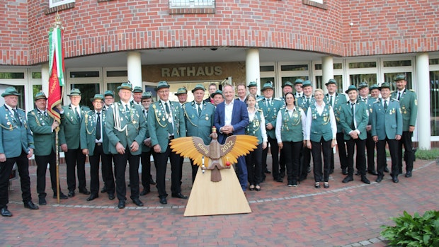 Linderns Bürgermeister erhält den Königsadler