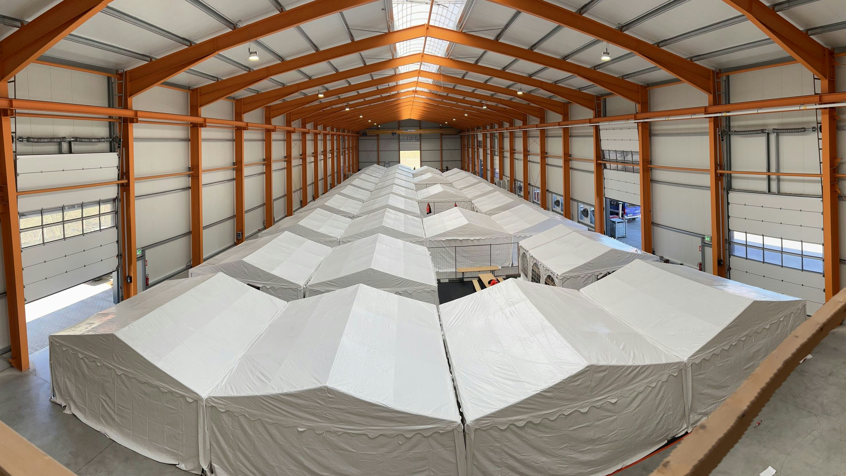 Notunterkunft: Die Einrichtung bietet Platz für 420 Menschen. Foto: DRK