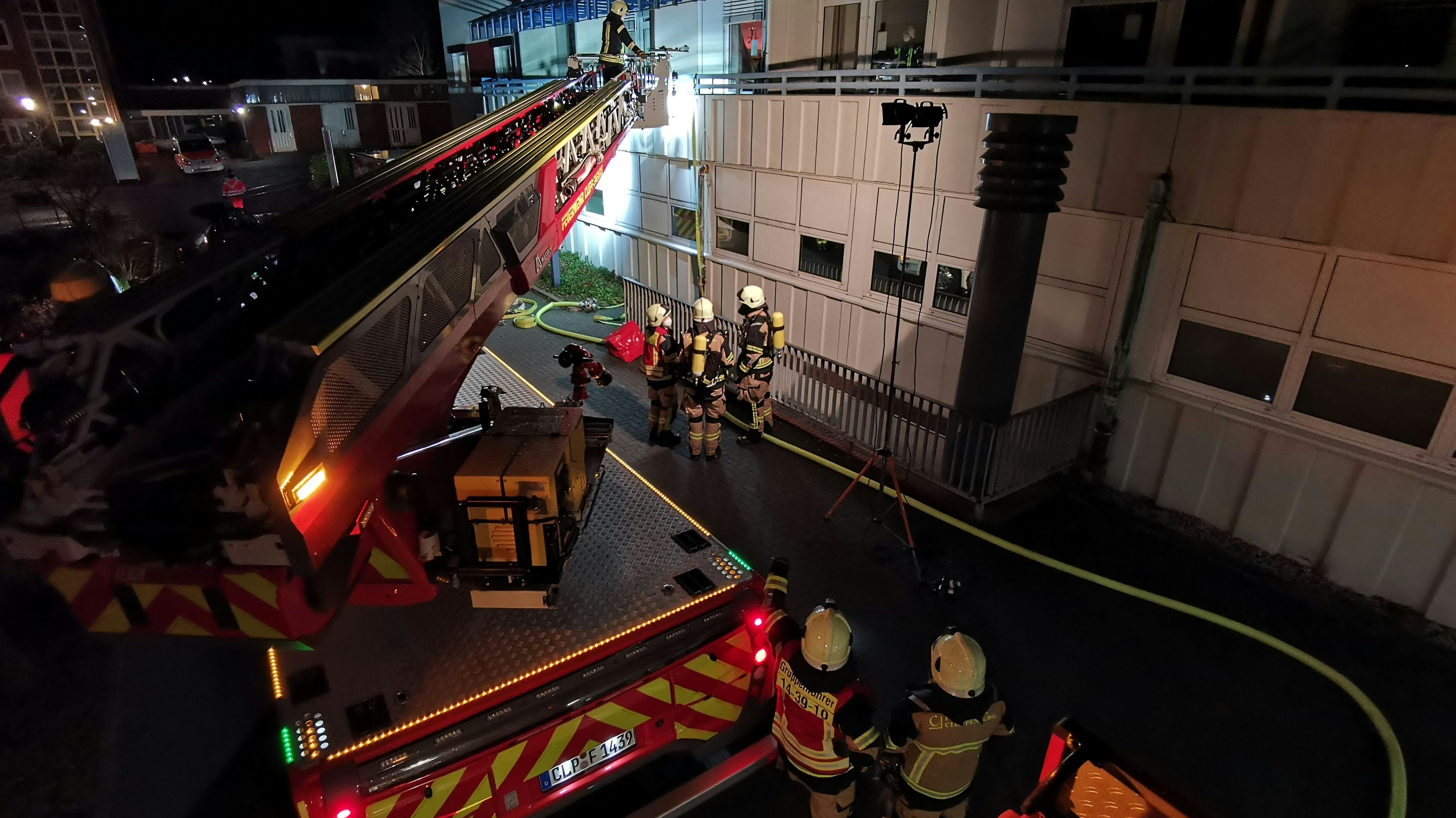 45 Einsatzkräfte der Freiwilligen Feuerwehr Cloppenburg waren in der Nacht zum 28.Januar an dem Großeinsatz im St.-Josefs-Hospital beteiligt. Foto: Feuerwehr Cloppenburg/Lichtfuß