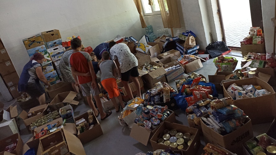 Jede Spende zählt: Die Lebensmittel aus Lastrup wurden zunächst ins Lager gebracht und dann schnell verbraucht. Foto: Luttikhuis