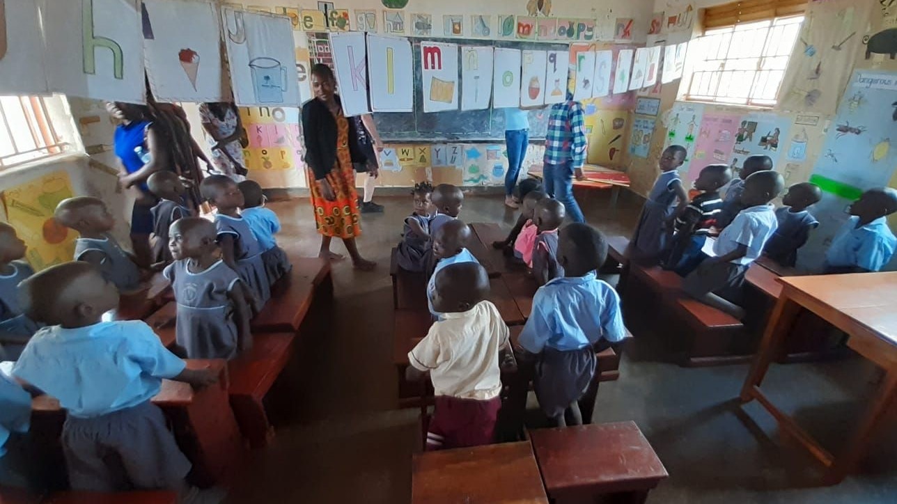 Lernen in Happy Hills: Der Barßeler Verein "Freechild Uganda" hat am Victoriasee eine Schule gebaut. Foto: Freechild Uganda