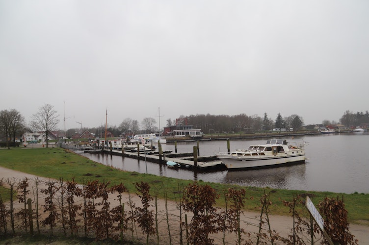 Der Barßeler Bootshafen: In diesem Bereich soll die Seeterrasse vermutlich errichtet werden.  Foto: Passmann