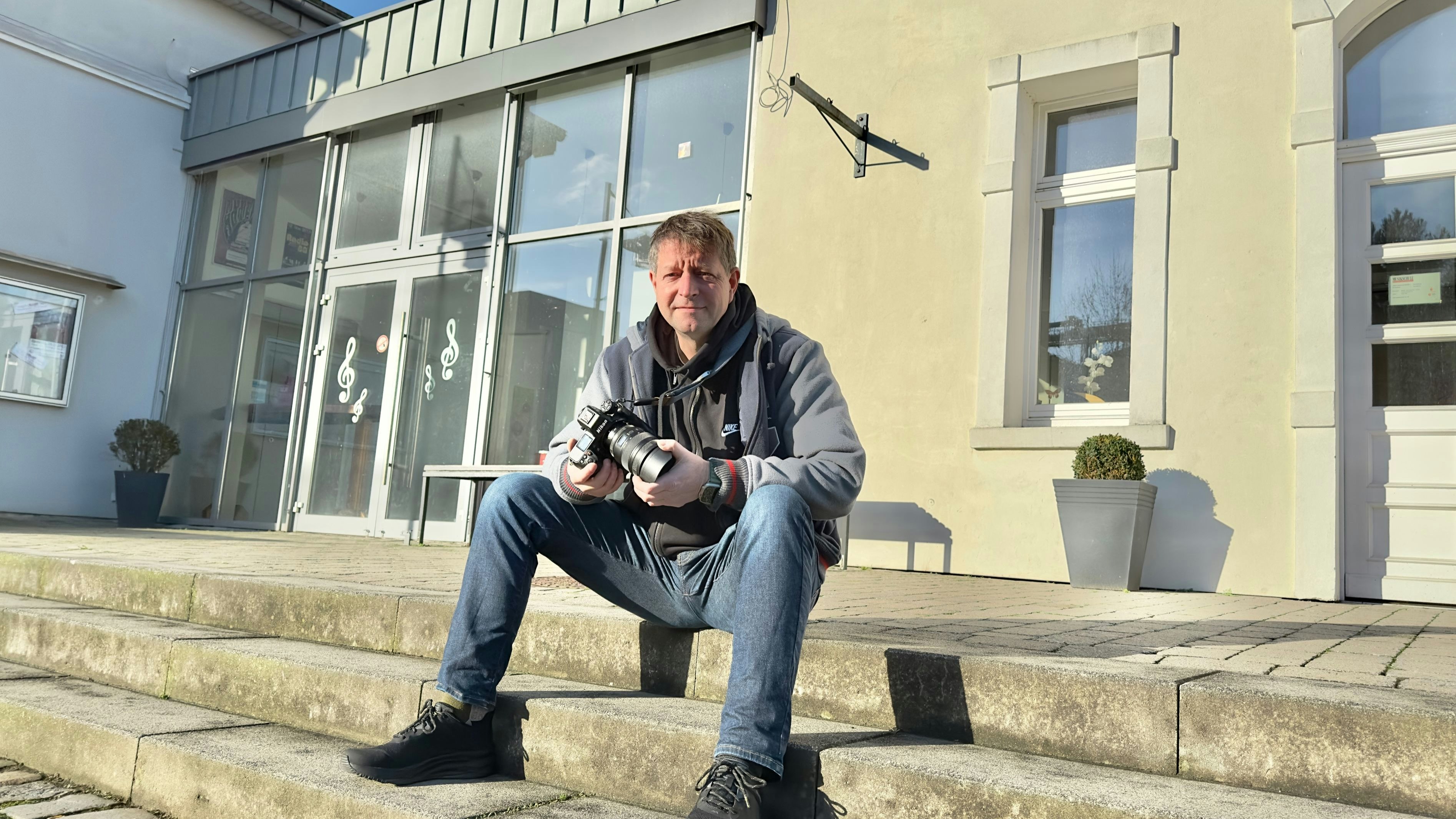 Ein ausgewiesener Fachmann: Frank Wenzel gibt sein Wissen in Sachen Fotografie bei Kursen im Kulturbahnhof weiter. Foto: privat