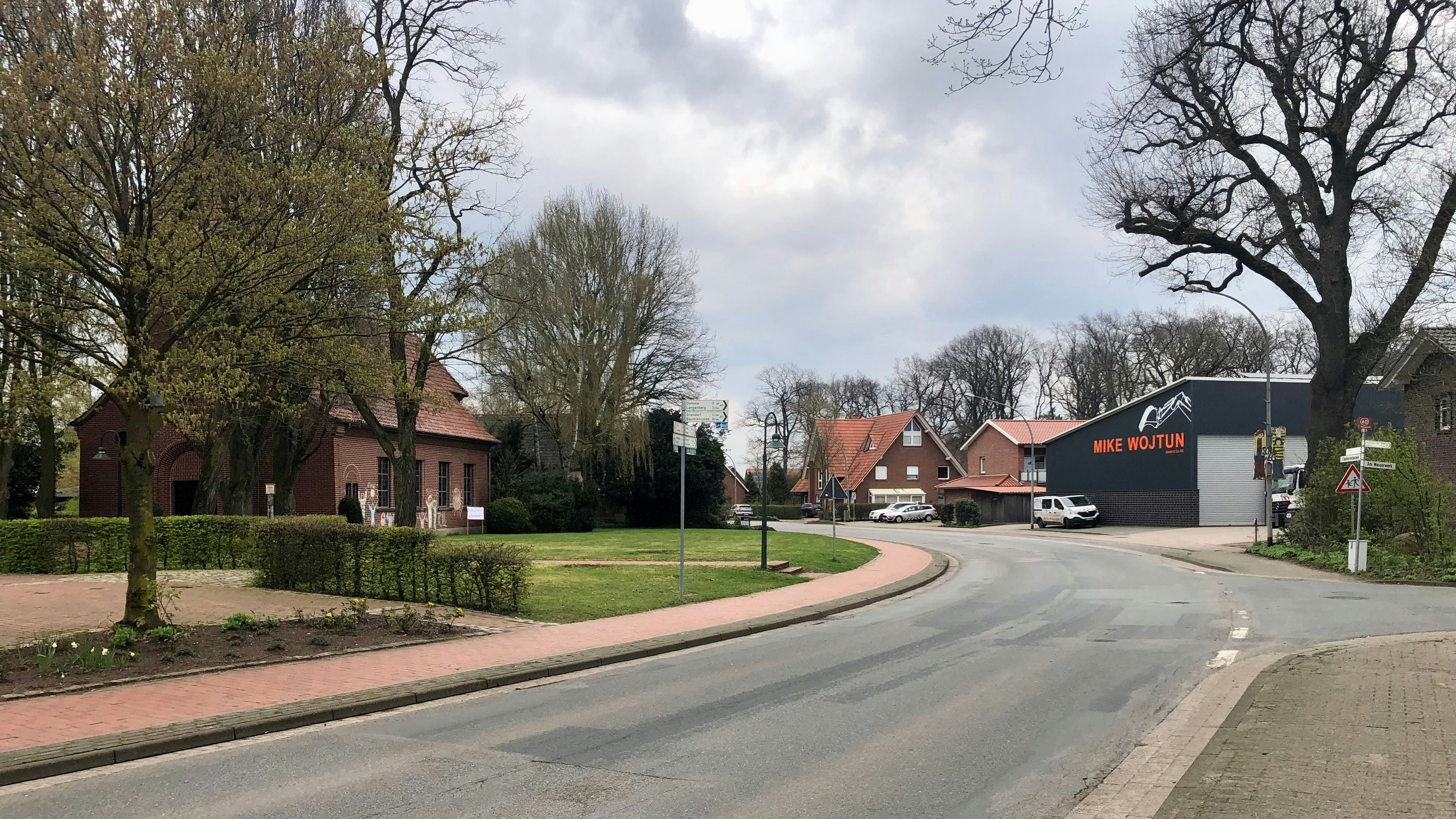 Wie viel Verkehr quert die Neuenkirchener Straße? An dieser Stelle in Fladderlohausen zumindest zu wenig, argumentiert der Landkreis Vechta. Foto: Böckmann
