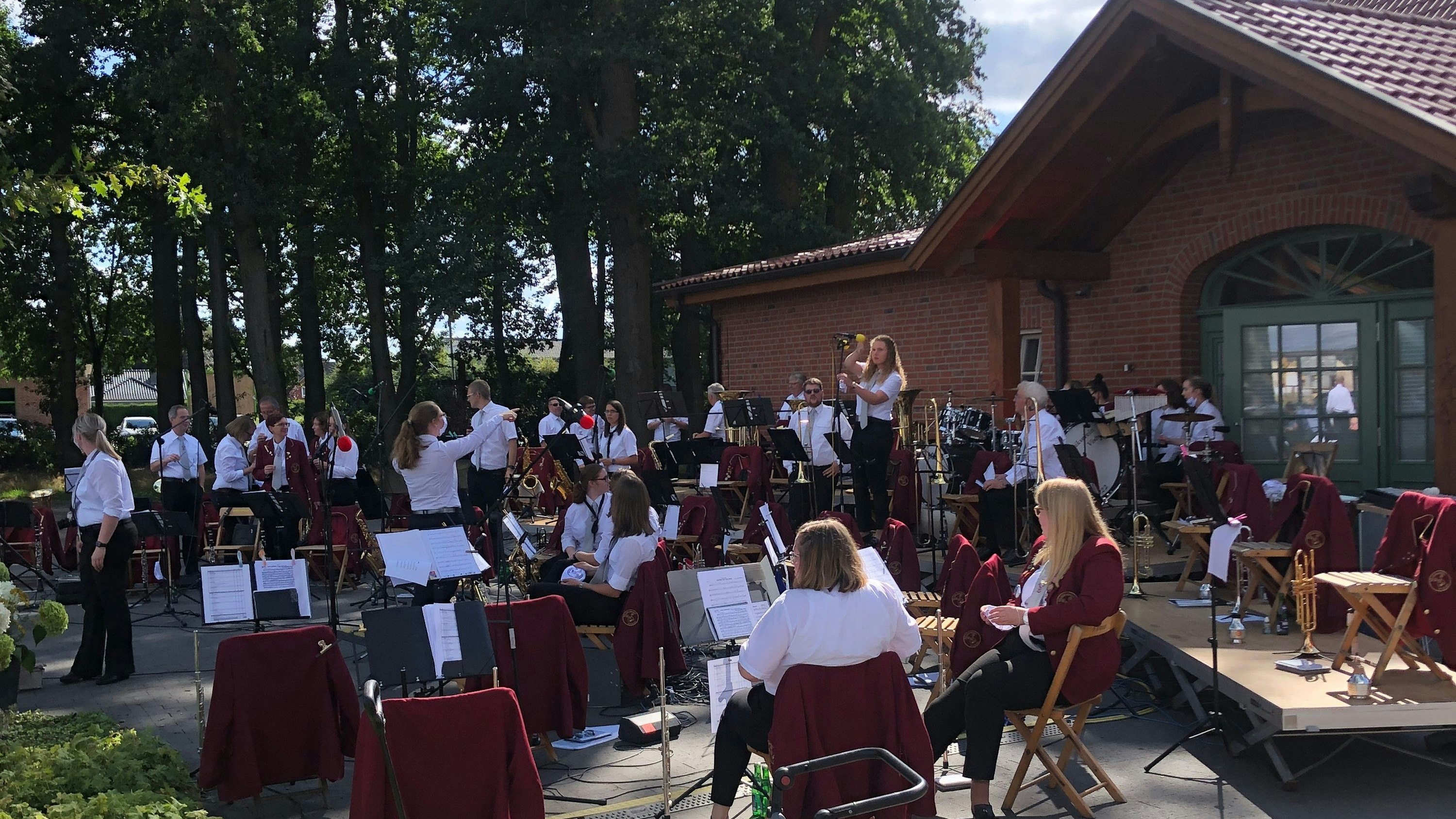 Freuen sich auf das Konzert: die Musiker des Musikvereins Visbek und des Jugendorchesters "Nordallianz". Archivfoto: privat