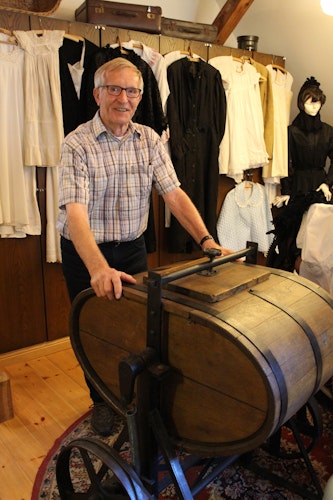 Karl-Heinz Oevermanns Vater hat noch die Behälter für diesen Vorläufer der Waschmaschine hergestellt. Foto: Heinzel