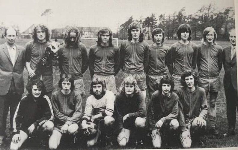 Legendäre A-Jugendmannschaft: Diese BVB-Spieler sorgten Anfang der 1970er Jahre für einige Erfolgserlebnisse. Foto: BV Bühren 