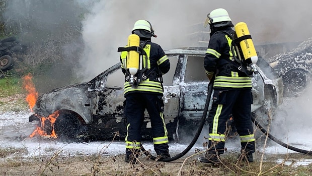 Feuerwehrmann entdeckt durch Zufall einen Fahrzeugbrand