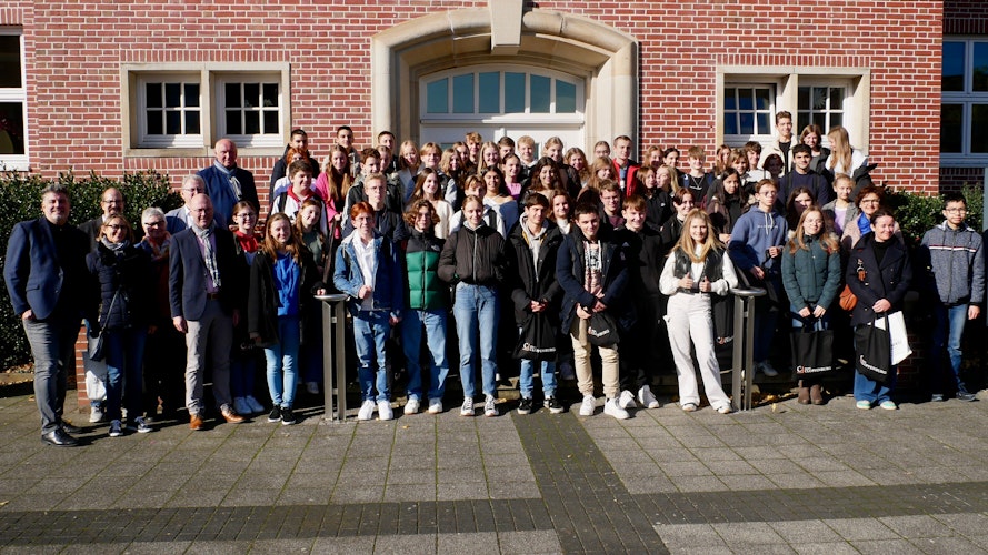 Rund 30 Schülerinnen und Schüler aus Bernay sind aktuell in Cloppenburg zu Gast. Foto: Dickerhoff